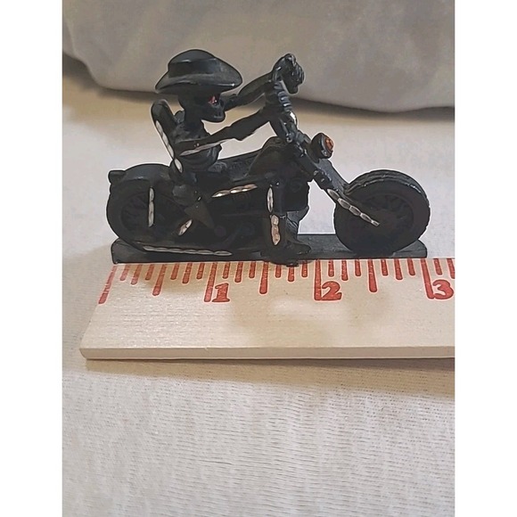 Spoontiques M1682 Pewter Skeleton Cowboy On‎ Motorcycle Glass Eyes And Headlamp - Picture 7 of 11